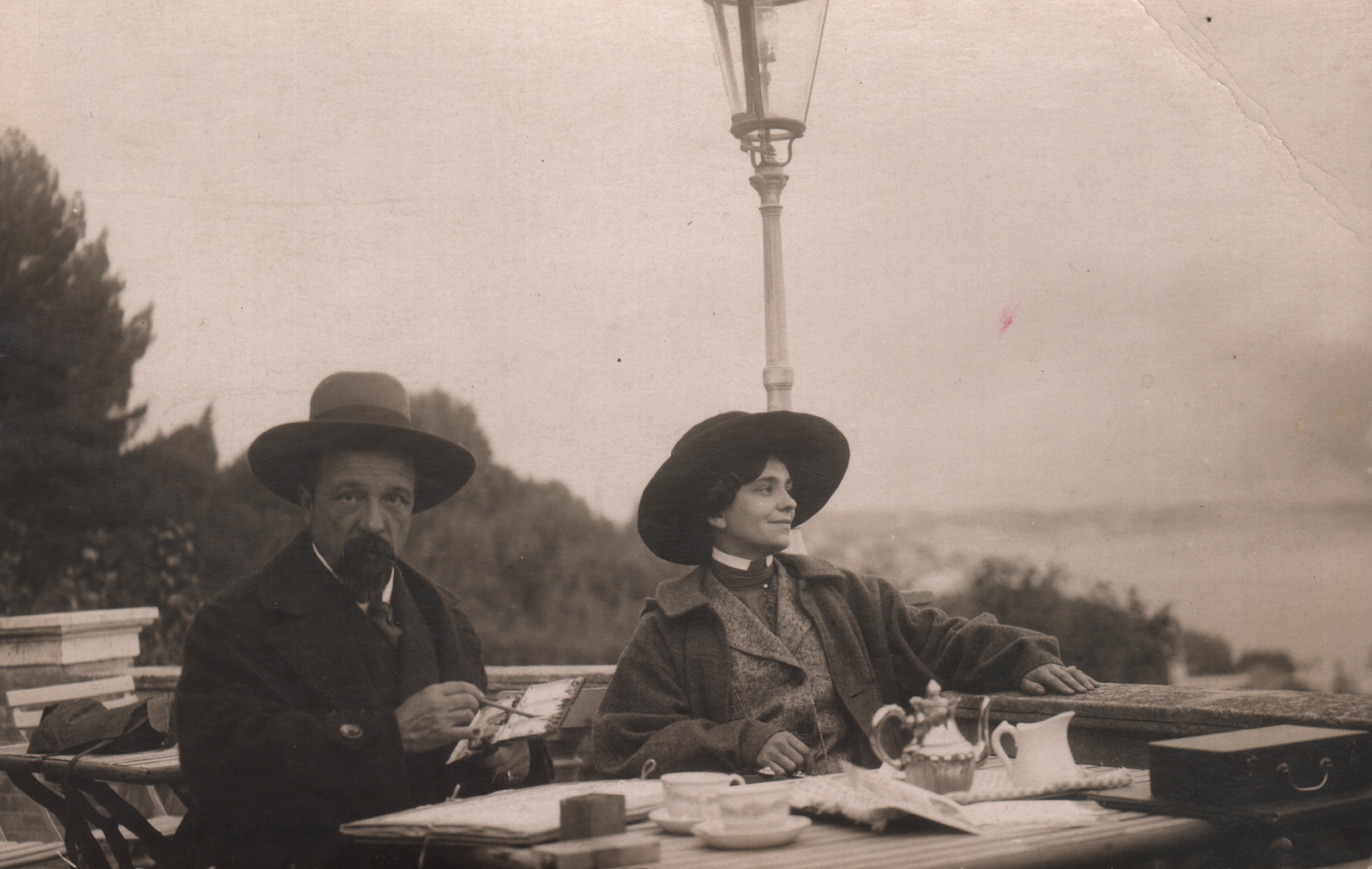 Paul Signac et Jeanne Selmersheim-Desgrange, Cap d'Antibes, 1913. © Archives Signac
